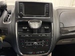 2014 Town and Country Thumbnail 17