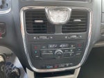 2014 Town and Country Thumbnail 30