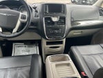 2015 Town and Country Thumbnail 12