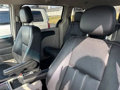 Photo of a 2015 Chrysler Town And Country Touring 4DR Mini-Van for sale