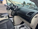 2016 Town and Country Thumbnail 21