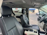 2016 Town and Country Thumbnail 22