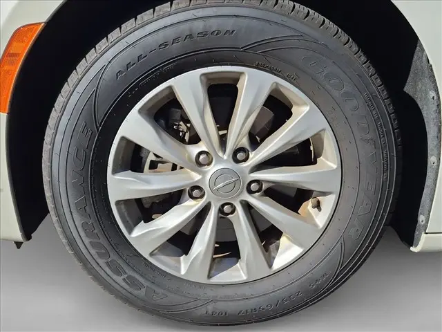 2017 Chrysler Pacifica - $12,486