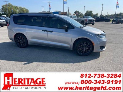 2020 Chrysler Pacifica Touring L 4DR Mini-Van