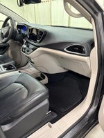 2022 Pacifica Thumbnail 26