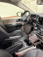 2022 Pacifica Thumbnail 27