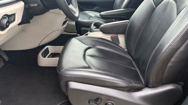 Preowned 2023 Chrysler Pacifica Touring L for Sale