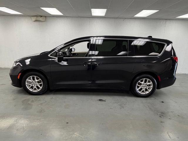 2023 Chrysler Pacifica Touring L — photo 1 of 24
