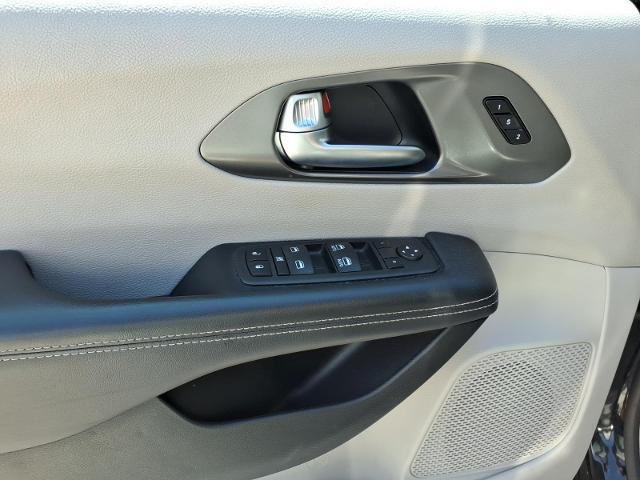 2024 Chrysler Pacifica - $24,995