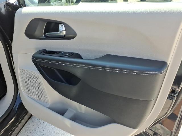 2024 Chrysler Pacifica - $22,595