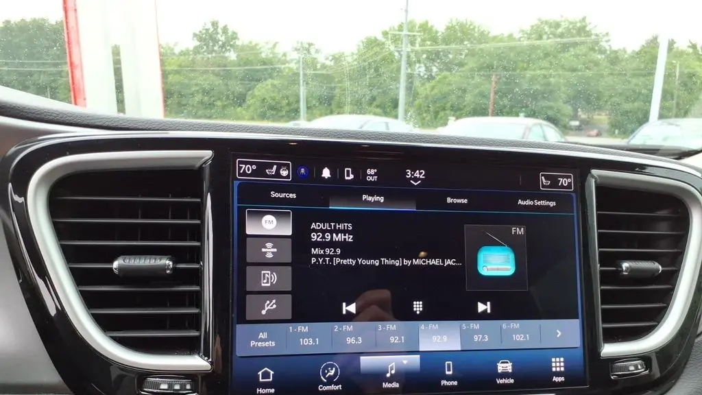 2024 Chrysler Pacifica Touring L