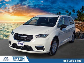 2024 Chrysler Pacifica with Bright White Clearcoat Exterior