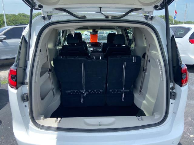 2024 Chrysler Pacifica - $25,755