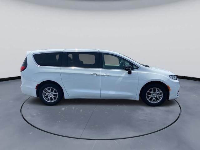 2024 Chrysler Pacifica - $25,755
