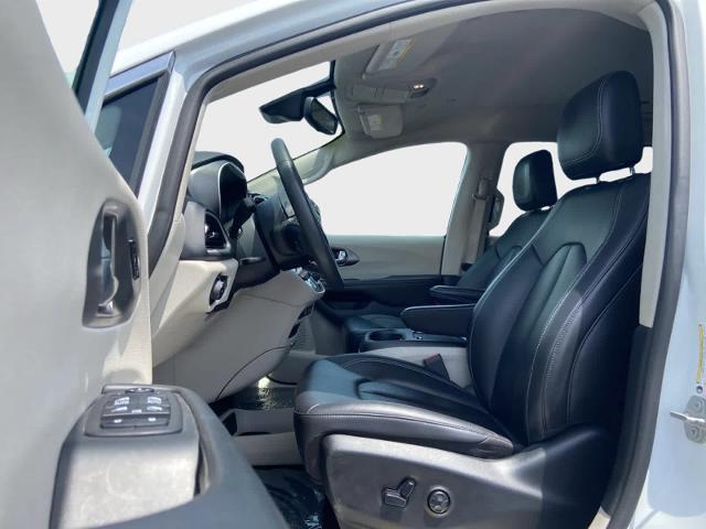 2024 Chrysler Pacifica - $25,755