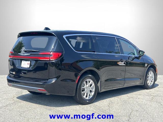 2024 Chrysler Pacifica - $21,495