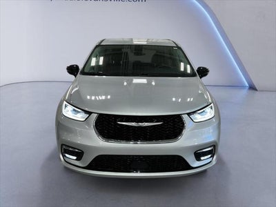 Photo of a 2024 Chrysler Pacifica Touring L 4DR Mini-Van for sale