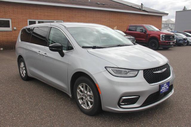 2024 Chrysler Pacifica - $26,000