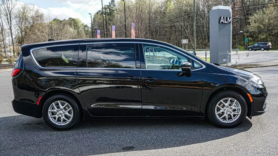 2024 Chrysler Pacifica Touring L