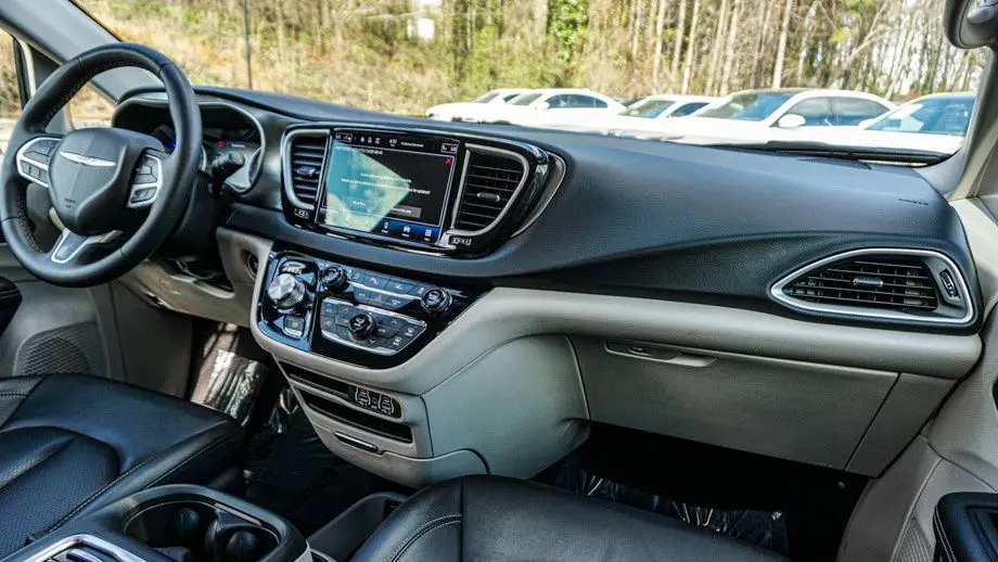 2024 Chrysler Pacifica Touring L