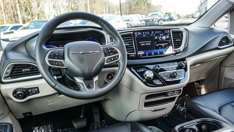 2024 Chrysler Pacifica Touring L