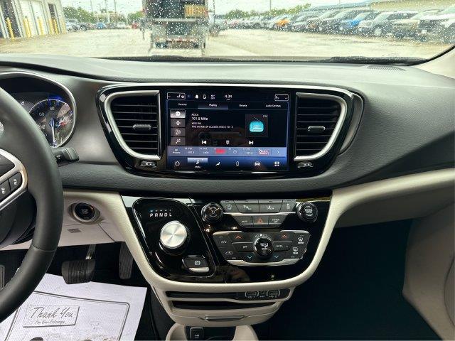 2024 Chrysler Pacifica - $24,273