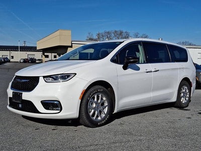 Photo of a 2024 Chrysler Pacifica Touring L 4DR Mini-Van for sale