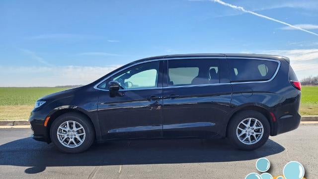 Preowned 2025 Chrysler Pacifica Select for Sale