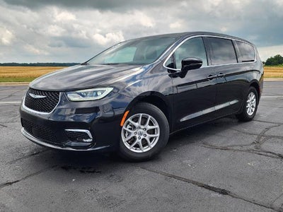 2025 Chrysler Pacifica Select 4DR Mini-Van