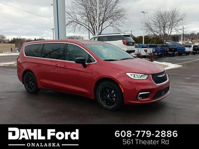 Photo of a 2025 Chrysler Pacifica Select 4DR Mini-Van for sale