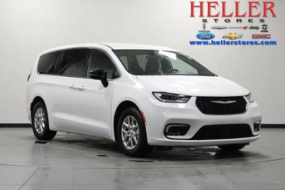 Photo of a 2025 Chrysler Pacifica Select 4DR Mini-Van for sale