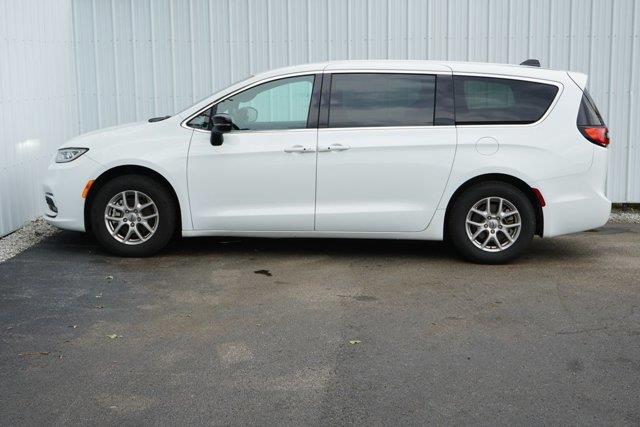 2025 Chrysler Pacifica - $21,300