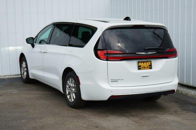 2025 Chrysler Pacifica - $21,300