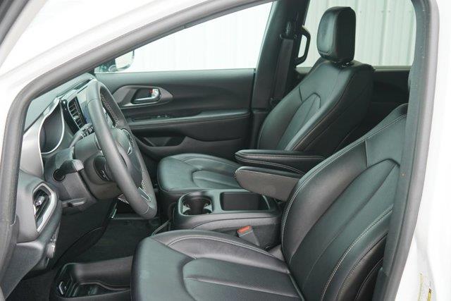 2025 Chrysler Pacifica - $21,300
