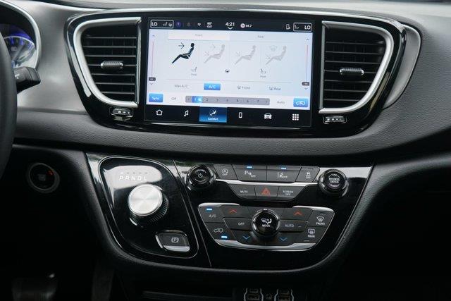 2025 Chrysler Pacifica - $21,300