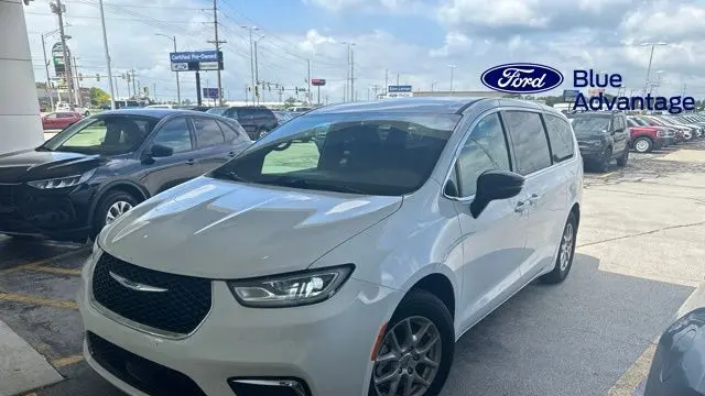 Preowned 2025 Chrysler Pacifica Select for Sale