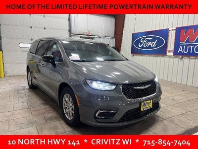 Photo of a 2025 Chrysler Pacifica Select 4DR Mini-Van for sale