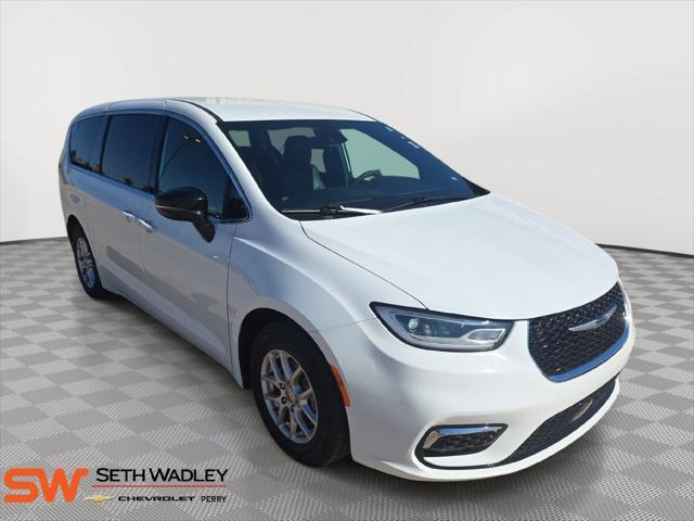 2025 Chrysler Pacifica - $26,000
