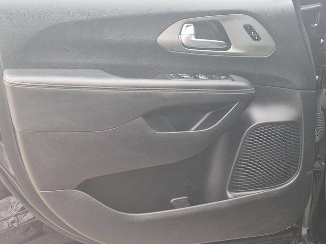 2025 Chrysler Pacifica - $24,000