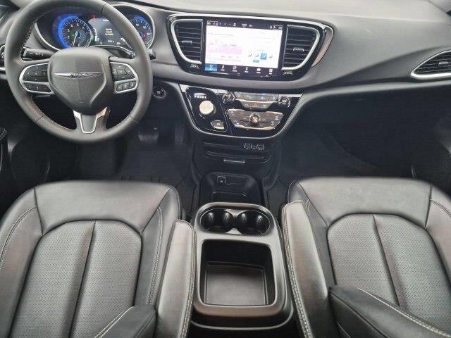 2025 Chrysler Pacifica - $24,000