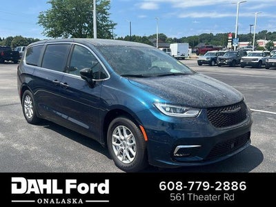 Photo of a 2025 Chrysler Pacifica Select 4DR Mini-Van for sale
