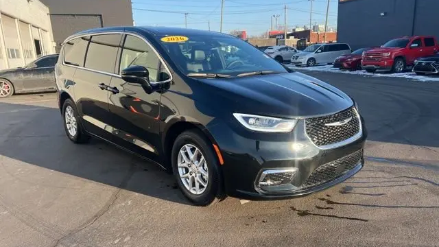 Preowned 2026 Chrysler Pacifica Select for Sale