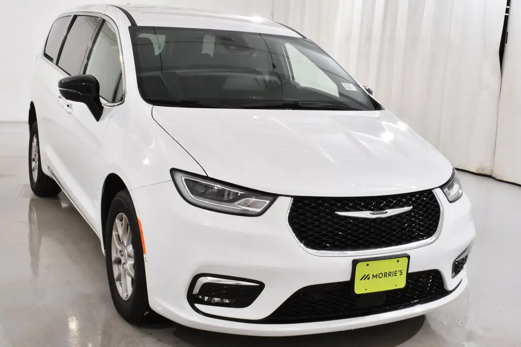 2026 Chrysler Pacifica - $61,900