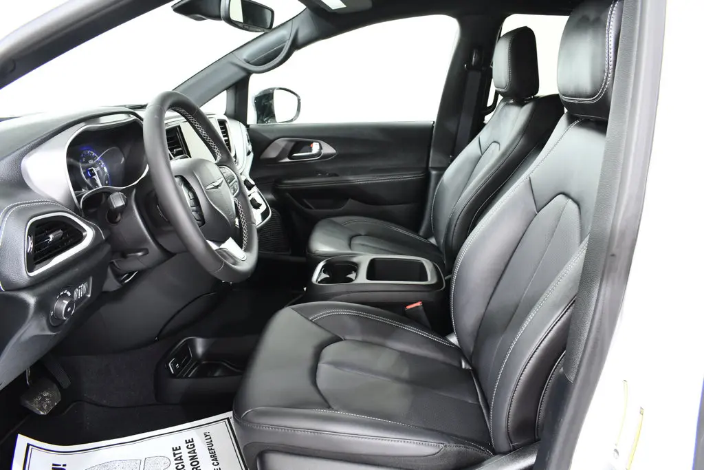 2026 Chrysler Pacifica - $61,900