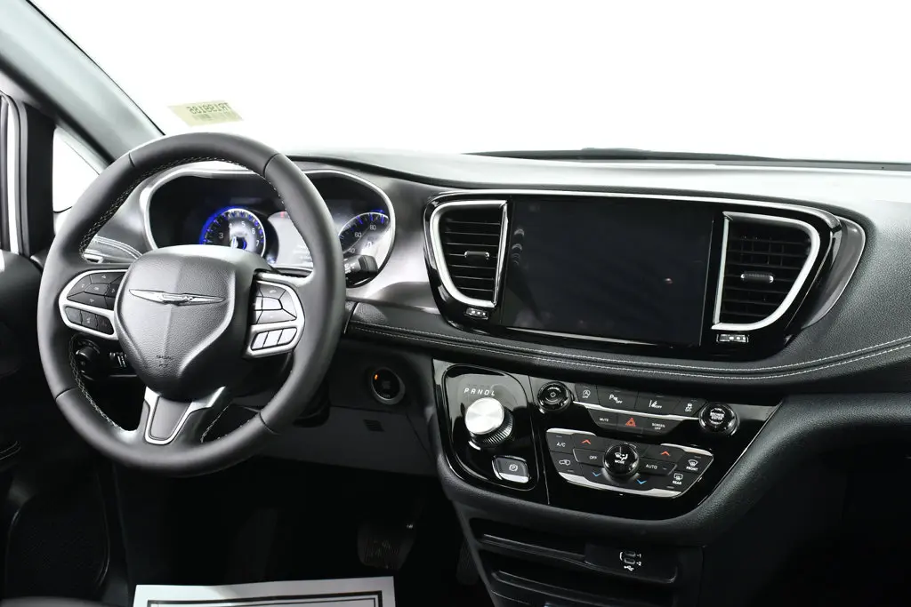 2026 Chrysler Pacifica - $61,900