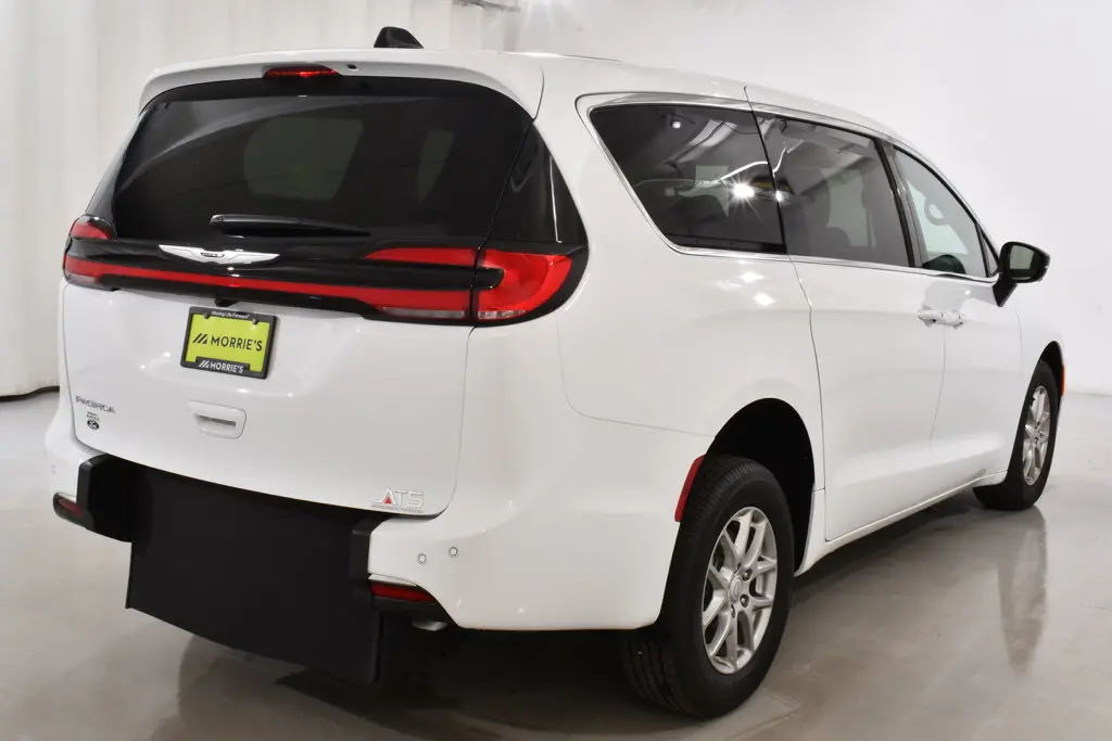 2026 Chrysler Pacifica - $61,900
