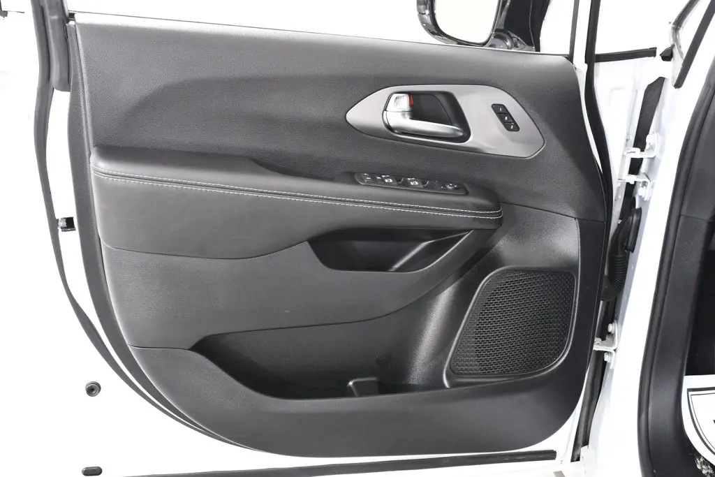 2026 Chrysler Pacifica - $61,900
