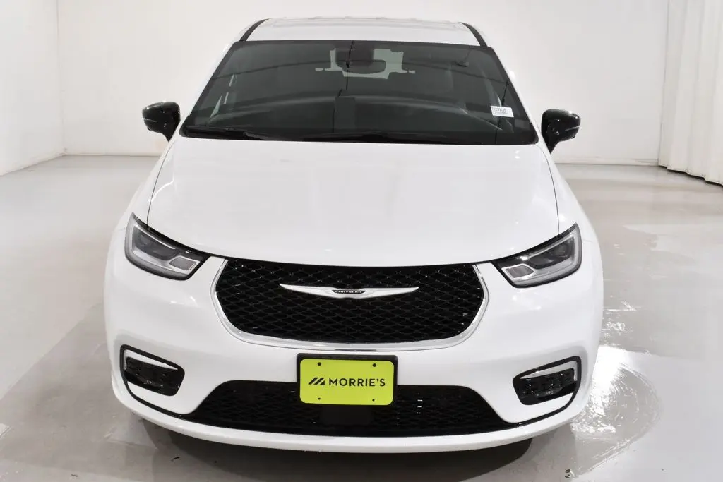 2026 Chrysler Pacifica - $61,900