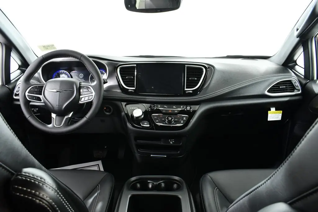 2026 Chrysler Pacifica - $61,900