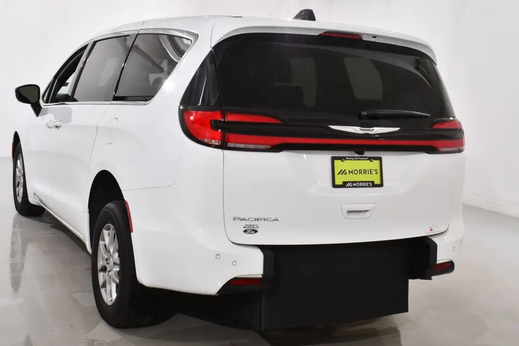 2026 Chrysler Pacifica - $61,900